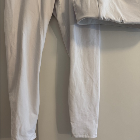 White matching Fabletics set - Picture 3 of 6